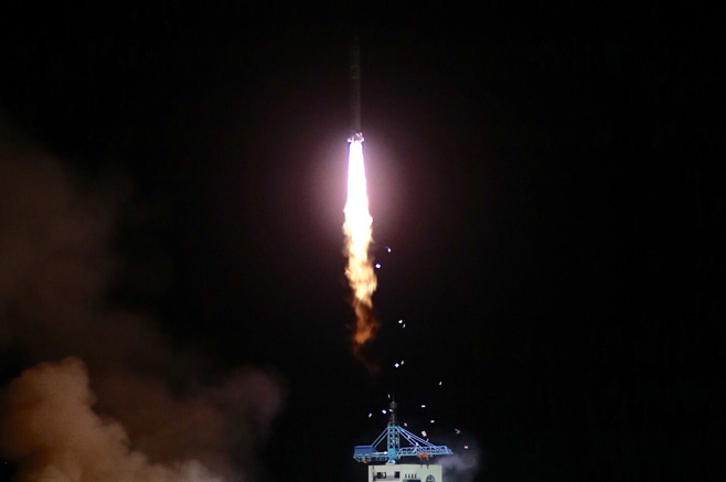 4月6日，搭載實(shí)踐十號(hào)衛(wèi)星的長征二號(hào)丁運(yùn)載火箭升空。