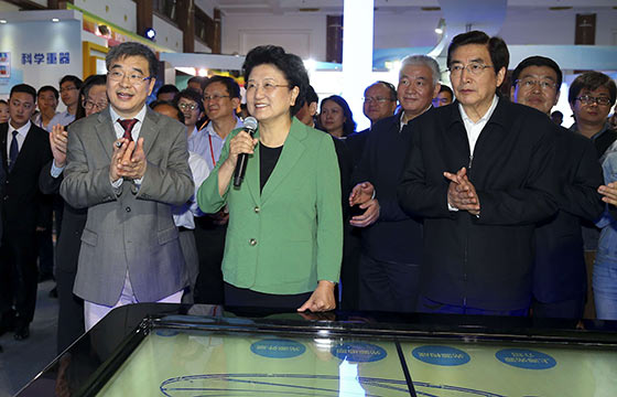 劉延?xùn)|、郭金龍參加2016年全國(guó)科技活動(dòng)周活動(dòng)