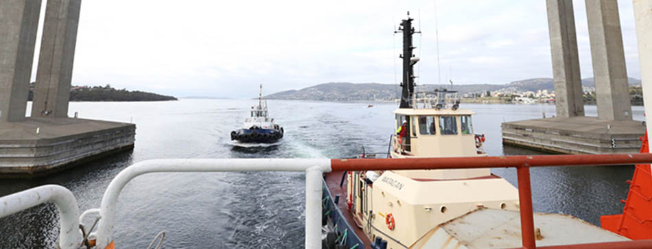 &ldquo;雪龍&rdquo;號?？堪拇罄麃喕舭吞馗垩a給(高清)