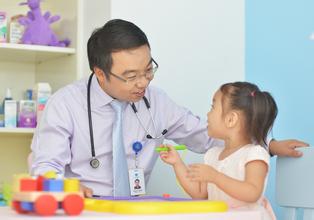 加強(qiáng)兒科醫(yī)生、助產(chǎn)士等緊缺人才培養(yǎng)