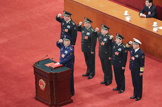 中央軍委副主席、委員進行憲法宣誓