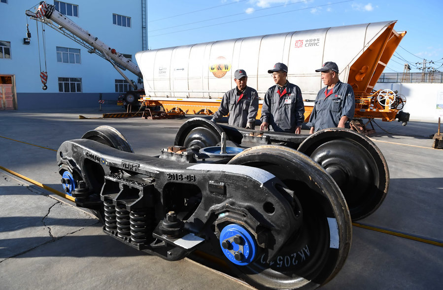 新華微評(píng)&middot;學(xué)習(xí)路上：習(xí)近平重申&ldquo;兩個(gè)毫不動(dòng)搖&rdquo;力撥千斤