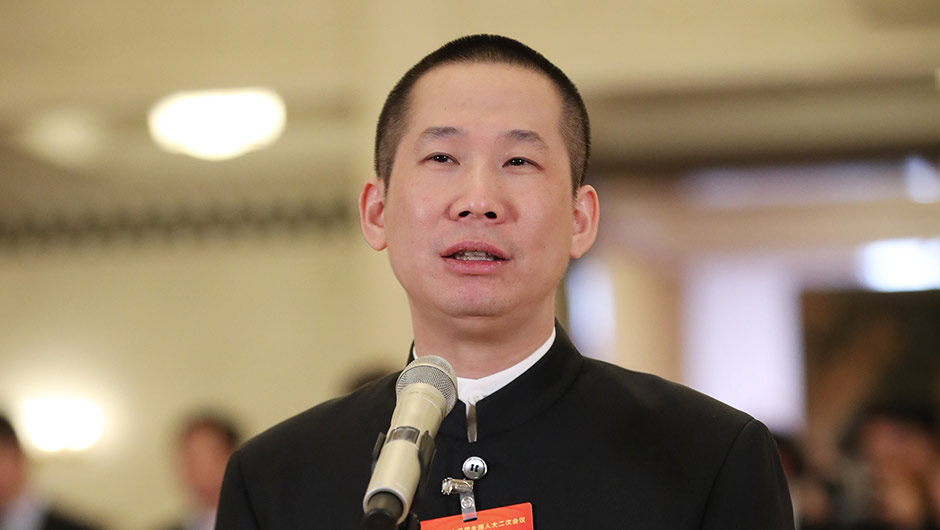 全國(guó)人大代表羅鵬接受采訪(fǎng)