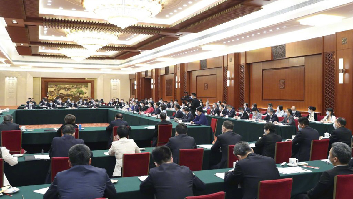 出席十三屆全國(guó)人大三次會(huì)議的代表團(tuán)分組審議政府工作報(bào)告，來(lái)看審議現(xiàn)場(chǎng)