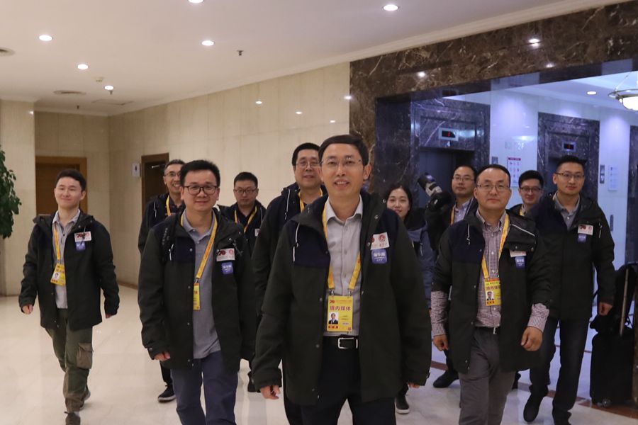 新華網(wǎng)國(guó)慶前方報(bào)道團(tuán)隊(duì)，出發(fā)啦！