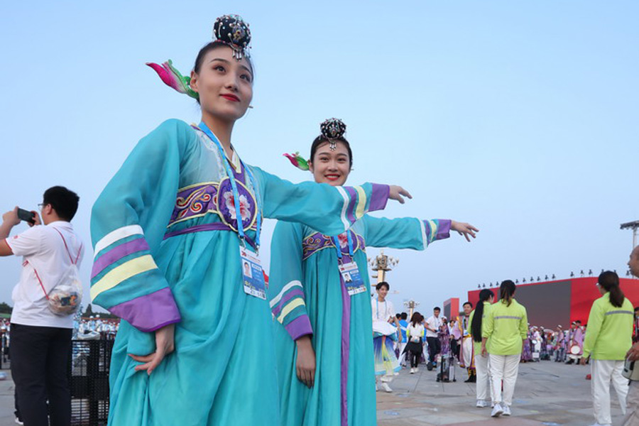 今晚，我們歡聚在天安門廣場(chǎng)