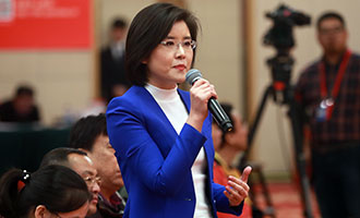 中央電視臺(tái)、中國國際電視臺(tái)記者提問