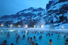 瑞士洛伊克巴德 雪山環(huán)抱中的融融暖意