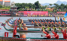 2018海峽兩岸龍舟賽開幕，53支隊(duì)伍競渡   組圖