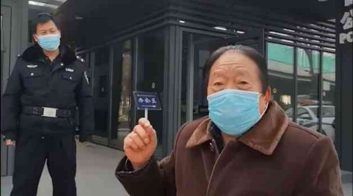 社區(qū)封閉，76歲的他為什么要出來(lái)