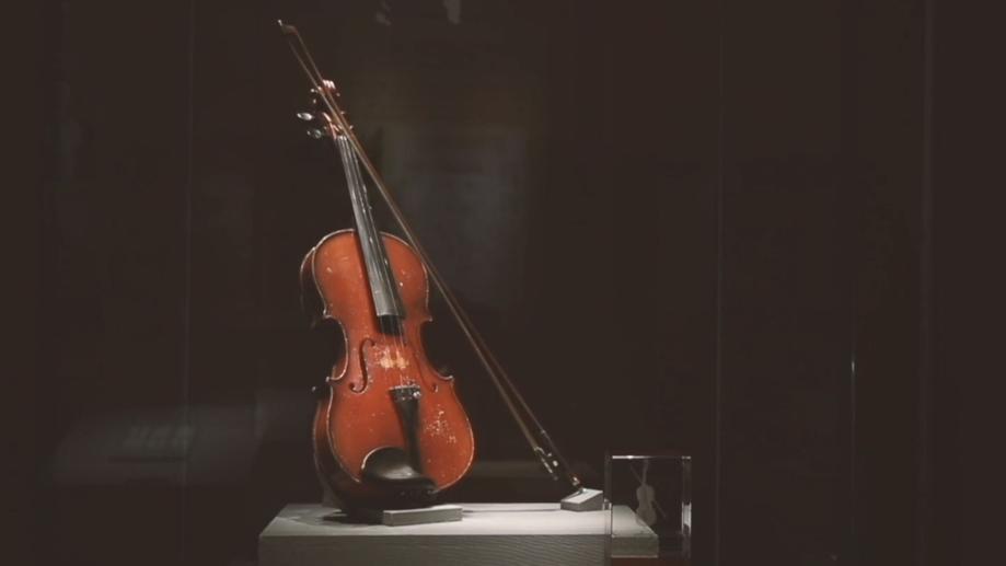 紅色百寶 奮斗百年丨第16集：一把琴，一個(gè)人，一首歌