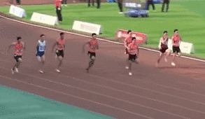 9秒98！蘇炳添創(chuàng)國內(nèi)男子百米最佳戰(zhàn)績