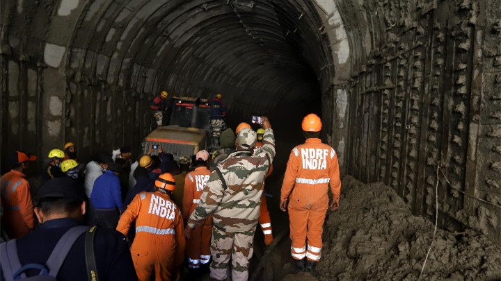 印度：冰川斷裂引發(fā)山洪&middot;死亡人數升至32人&mdash;&mdash;救援難度大 失蹤人員生還希望渺茫