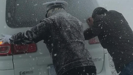 &ldquo;冰雕&rdquo;交警找到了！致敬戰(zhàn)斗在抗風(fēng)雪一線的交警