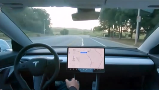 美國(guó)：男子在特斯拉后座秀&ldquo;無人駕駛&rdquo;被捕