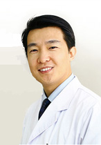 葉子?。罕本┟罓柲垦劭漆t(yī)院院長(zhǎng)