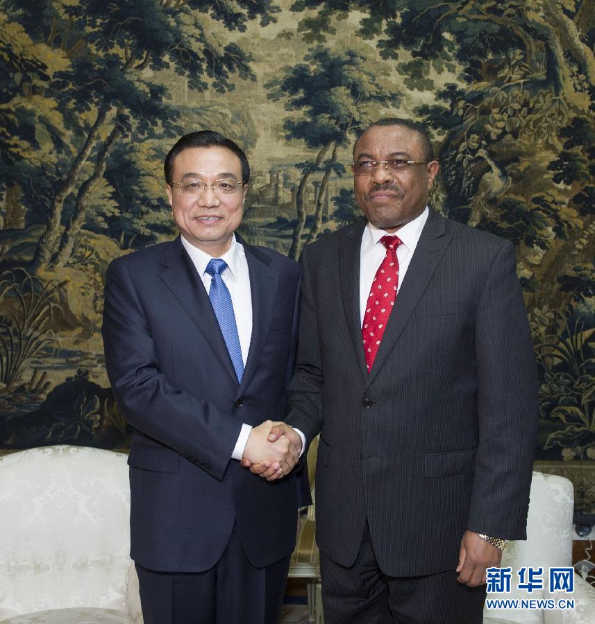 5月4日，中國國務(wù)院總理李克強(qiáng)在亞的斯亞貝巴與埃塞俄比亞總理海爾馬里亞姆舉行會(huì)談。  新華社記者 王曄 攝