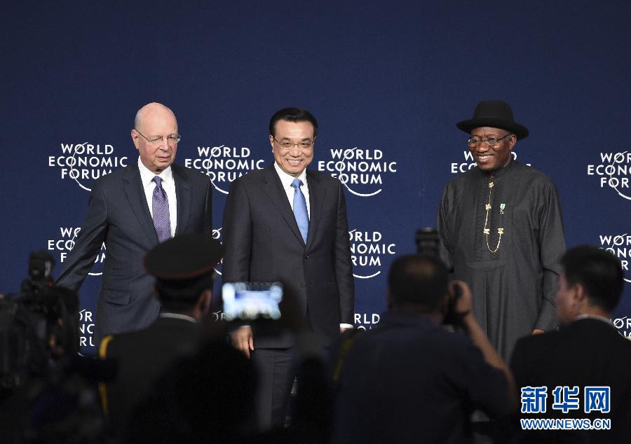 5月8日，中國國務(wù)院總理李克強(qiáng)在阿布賈出席第24屆世界經(jīng)濟(jì)論壇非洲峰會全會，發(fā)表題為《共同推動非洲發(fā)展邁上新臺階》的特別致辭。新華社記者 李學(xué)仁 攝 