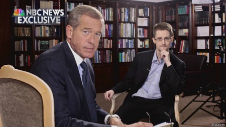 斯諾登稱，他曾作為美國中情局和國安局便衣特工在海外工作。