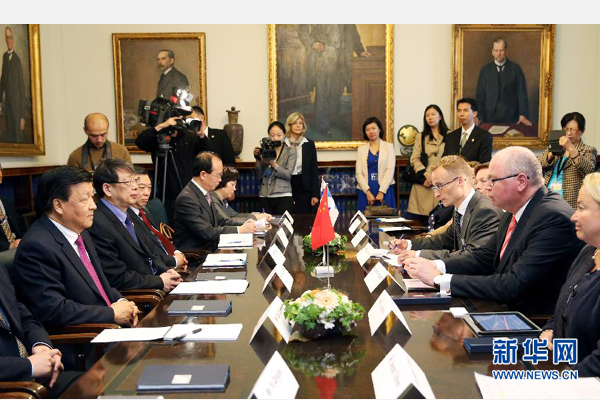 6月13日，中共中央政治局常委、中央書記處書記劉云山在赫爾辛基會見芬蘭議長海內盧奧馬。 新華社記者姚大偉攝