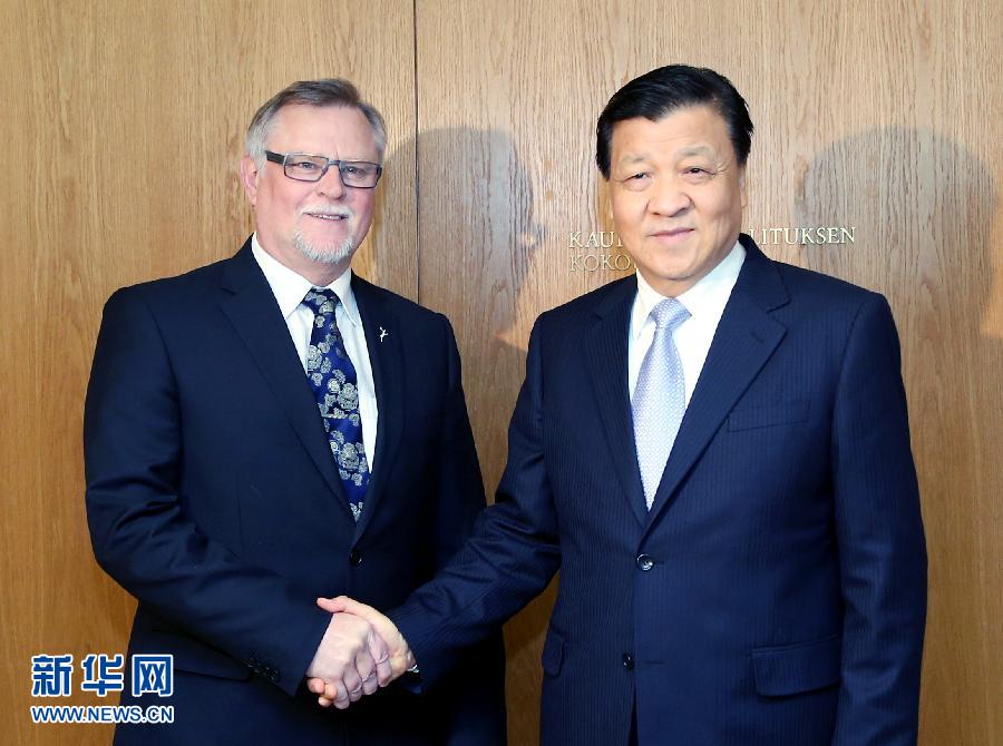 6月14日，中共中央政治局常委、中央書記處書記劉云山在芬蘭羅瓦涅米會見羅瓦涅米市長羅特沃寧。 新華社記者姚大偉攝