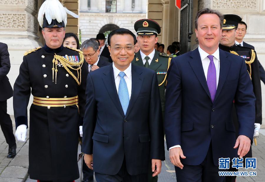 6月17日，中國國務(wù)院總理李克強(qiáng)在倫敦唐寧街10號首相府同英國首相卡梅倫舉行中英總理年度會晤。新華社記者 龐興雷 攝