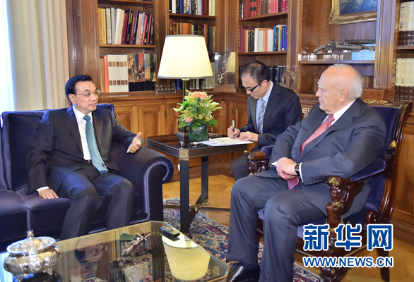 6月20日，國務(wù)院總理李克強(qiáng)在雅典總統(tǒng)府會(huì)見希臘總統(tǒng)帕普利亞斯。 新華社記者 李濤 攝