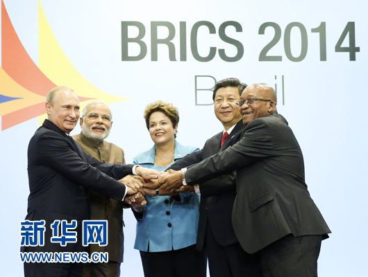 這是習(xí)近平同出席會(huì)晤的巴西總統(tǒng)羅塞夫、俄羅斯總統(tǒng)普京、印度總理莫迪、南非總統(tǒng)祖馬合影。新華社記者 蘭紅光 攝