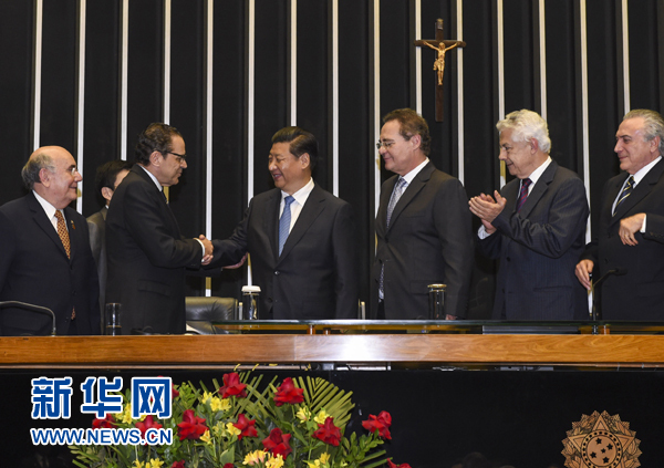 7月16日，國(guó)家主席習(xí)近平在巴西國(guó)會(huì)發(fā)表《弘揚(yáng)傳統(tǒng)友好共譜合作新篇》的演講。 新華社記者 李學(xué)仁 攝 