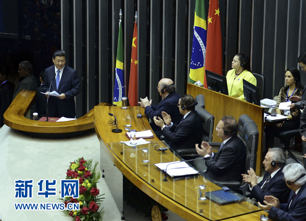 7月16日，國(guó)家主席習(xí)近平在巴西國(guó)會(huì)發(fā)表《弘揚(yáng)傳統(tǒng)友好共譜合作新篇》的演講。 新華社記者 劉建生 攝