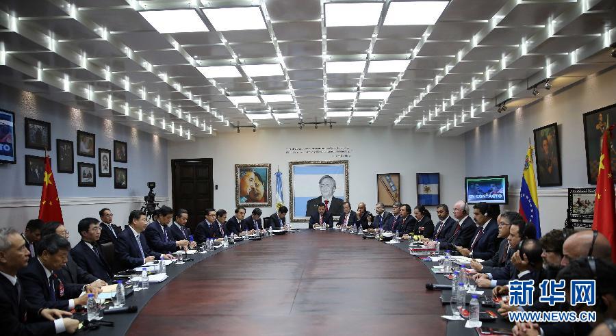 當(dāng)?shù)貢r(shí)間7月20日，國(guó)家主席習(xí)近平在加拉加斯同委內(nèi)瑞拉總統(tǒng)馬杜羅舉行會(huì)談。 新華社記者蘭紅光攝 