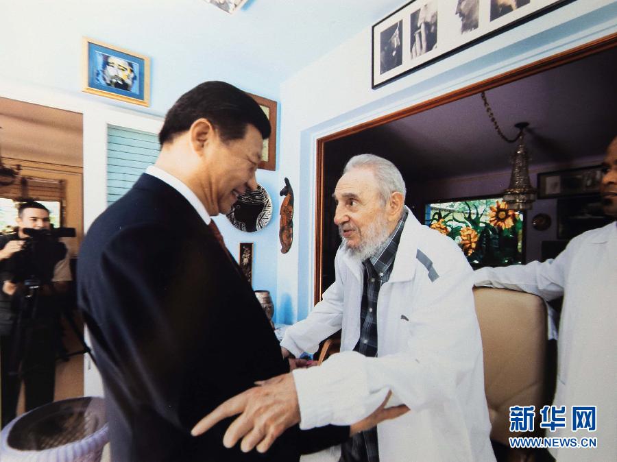 當(dāng)?shù)貢r間7月22日，國家主席習(xí)近平在哈瓦那親切探望古巴革命領(lǐng)袖菲德爾&middot;卡斯特羅。 新華社發(fā)