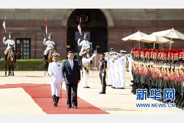 9月18日，國家主席習(xí)近平出席印度總統(tǒng)慕克吉在總統(tǒng)府舉行的隆重歡迎儀式。 新華社記者 張鐸 攝