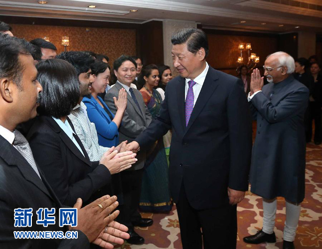 9月18日，國家主席習(xí)近平在印度世界事務(wù)委員會發(fā)表題為《攜手追尋民族復(fù)興之夢》的重要演講。演講結(jié)束后，習(xí)近平接見中印兩國青年代表。新華社記者 龐興雷 攝