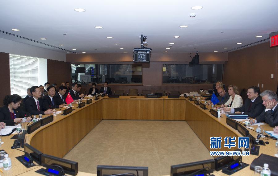  9月23日，正在紐約出席聯(lián)合國氣候峰會的國家主席習(xí)近平特使、國務(wù)院副總理張高麗在紐約聯(lián)合國總部會見歐盟委員會主席巴羅佐。新華社記者 王曄 攝 