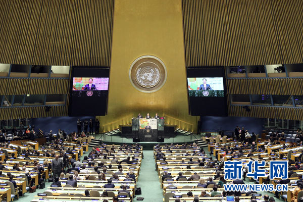9月23日，國家主席習近平特使、國務院副總理張高麗在紐約聯(lián)合國總部出席聯(lián)合國氣候峰會，在峰會全會上發(fā)表題為《凝聚共識　落實行動構建合作共贏的全球氣候治理體系》的講話。 新華社記者 殷博古 攝