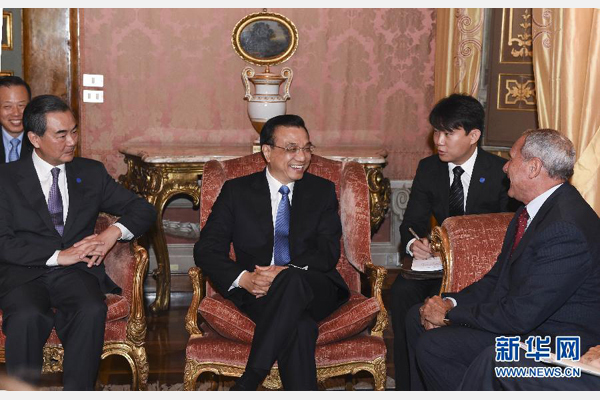 10月15日，中國國務(wù)院總理李克強(qiáng)在羅馬會見意大利參議長格拉索。 新華社記者謝環(huán)馳攝 