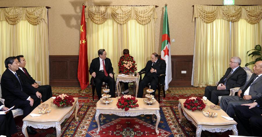 11月2日，正在阿爾及利亞進(jìn)行正式友好訪問的全國政協(xié)主席俞正聲在阿爾及爾會見阿總統(tǒng)布特弗利卡。 新華社記者 張鐸 攝