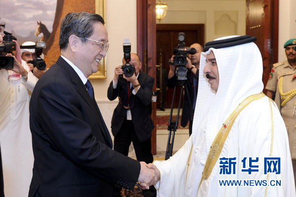 11月6日，正在巴林進行正式友好訪問的全國政協(xié)主席俞正聲在麥納麥會見巴林國王哈馬德。 新華社記者 張鐸 攝