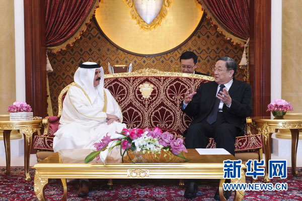 11月6日，正在巴林進行正式友好訪問的全國政協(xié)主席俞正聲在麥納麥會見巴林國王哈馬德。 新華社記者 張鐸 攝