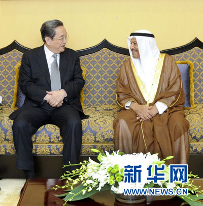 11月6日，正在巴林進行正式友好訪問的全國政協(xié)主席俞正聲在麥納麥與巴林協(xié)商會議主席阿里舉行會談。 新華社記者 張鐸 攝