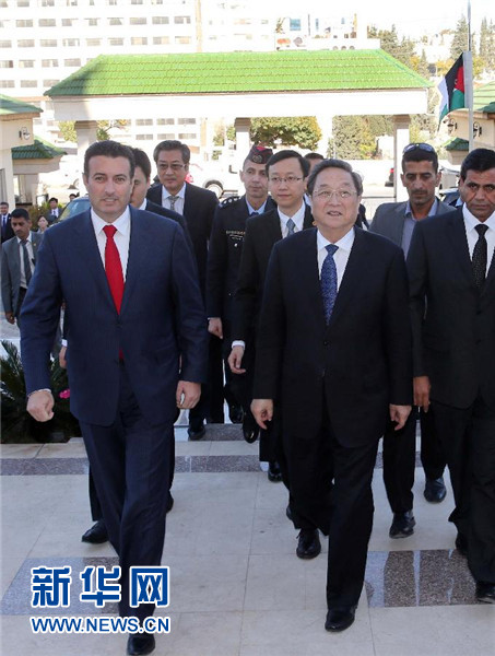 11月9日，正在約旦進(jìn)行正式友好訪問的全國政協(xié)主席俞正聲在安曼會(huì)見約旦眾議院代議長薩法迪。 新華社記者 劉衛(wèi)兵 攝 