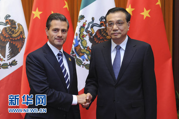 11月11日，國務(wù)院總理李克強在北京人民大會堂會見來華進行國事訪問并出席亞太經(jīng)合組織第二十二次領(lǐng)導(dǎo)人非正式會議的墨西哥總統(tǒng)培尼亞。新華社記者張鐸攝