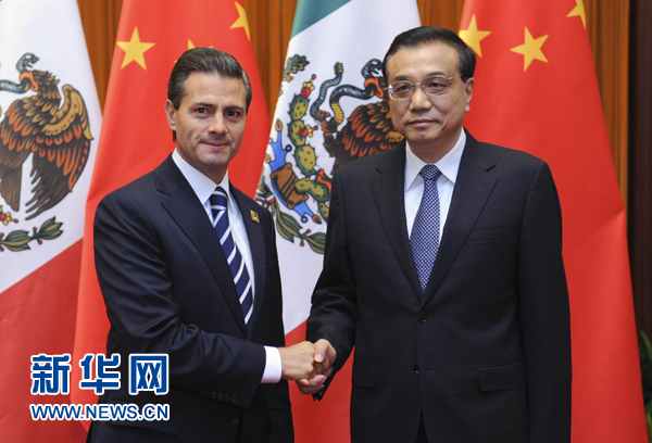 11月11日，國務(wù)院總理李克強(qiáng)在北京人民大會(huì)堂會(huì)見來華進(jìn)行國事訪問并出席亞太經(jīng)合組織第二十二次領(lǐng)導(dǎo)人非正式會(huì)議的墨西哥總統(tǒng)培尼亞。新華社記者張鐸 攝 