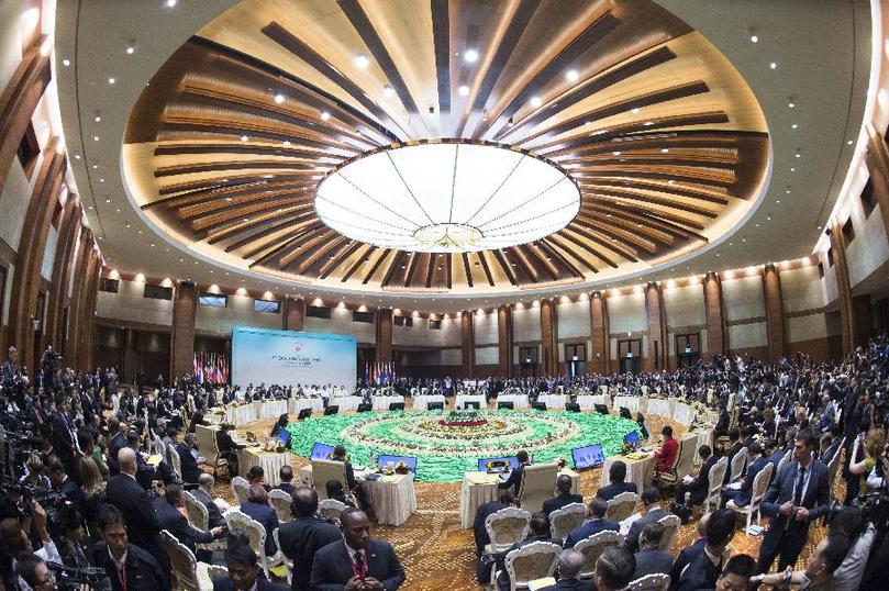  11月13日，中國國務院總理李克強在緬甸內(nèi)比都出席第九屆東亞峰會。 新華社記者 王曄 攝