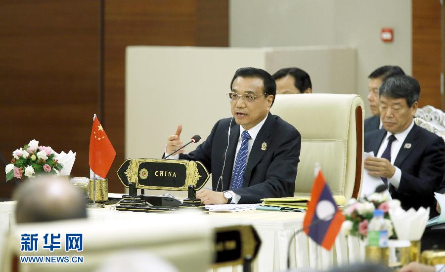 11月13日，中國(guó)國(guó)務(wù)院總理李克強(qiáng)在緬甸內(nèi)比都出席第17次中國(guó)－東盟（10+1）領(lǐng)導(dǎo)人會(huì)議。這是李克強(qiáng)在會(huì)上講話。 新華社記者 鞠鵬 攝