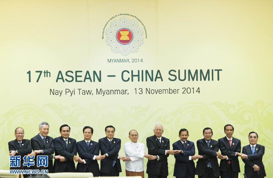 11月13日，中國(guó)國(guó)務(wù)院總理李克強(qiáng)在緬甸內(nèi)比都出席第17次中國(guó)－東盟（10+1）領(lǐng)導(dǎo)人會(huì)議。 新華社記者 王曄 攝