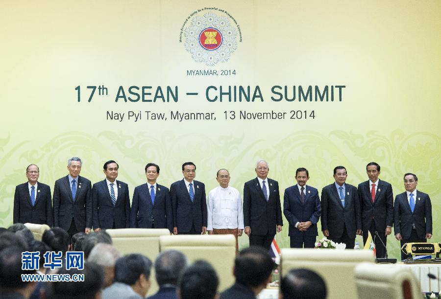 11月13日，中國(guó)國(guó)務(wù)院總理李克強(qiáng)在緬甸內(nèi)比都出席第17次中國(guó)－東盟（10+1）領(lǐng)導(dǎo)人會(huì)議。 新華社記者 王曄 攝