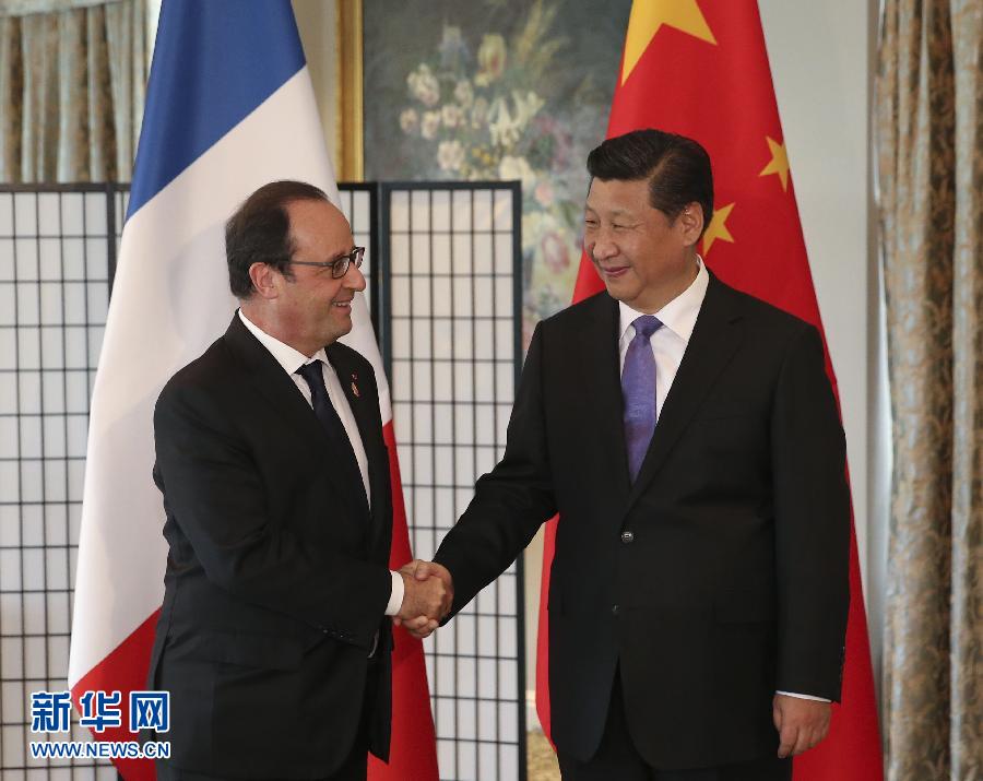 11月16日，國(guó)家主席習(xí)近平在澳大利亞布里斯班會(huì)見(jiàn)法國(guó)總統(tǒng)奧朗德。 新華社記者丁林?jǐn)z 