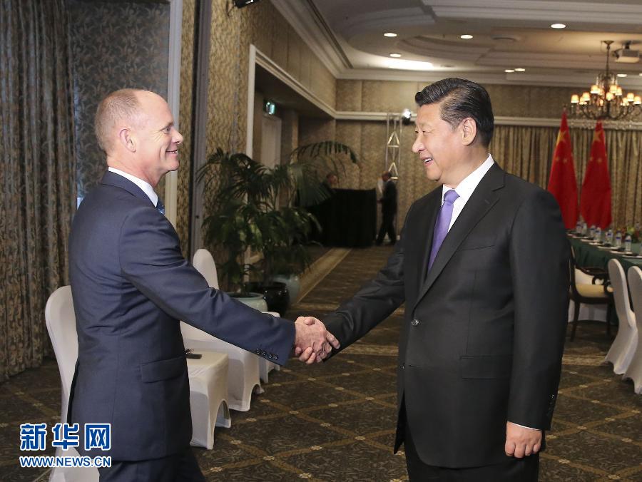 11月16日，國家主席習(xí)近平在布里斯班會見澳大利亞昆士蘭州州長紐曼。 新華社記者丁林攝 